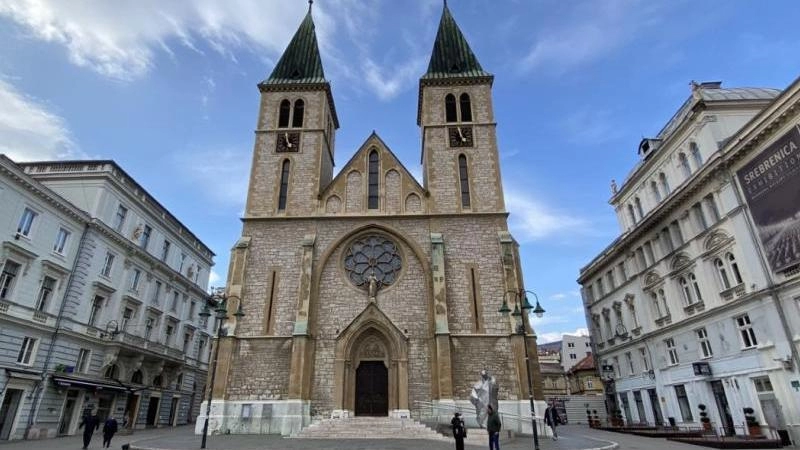 Sarajevo: Ometali nedjeljnu misu u katedrali, s podsmijehom uzvikivali „Bajram barećula“